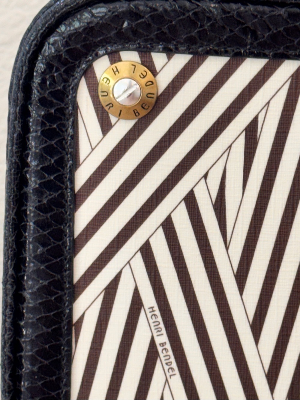 New York Icon Henri Bendel W57th Street Train Case in Disturbed Pattern - Picture 10 of 15